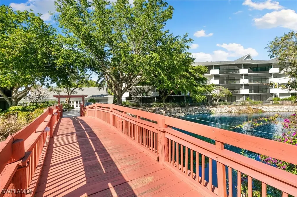 600 Neapolitan Way Naples FL 34103