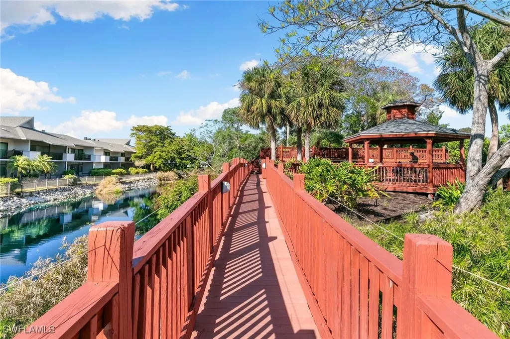 600 Neapolitan Way Naples FL 34103