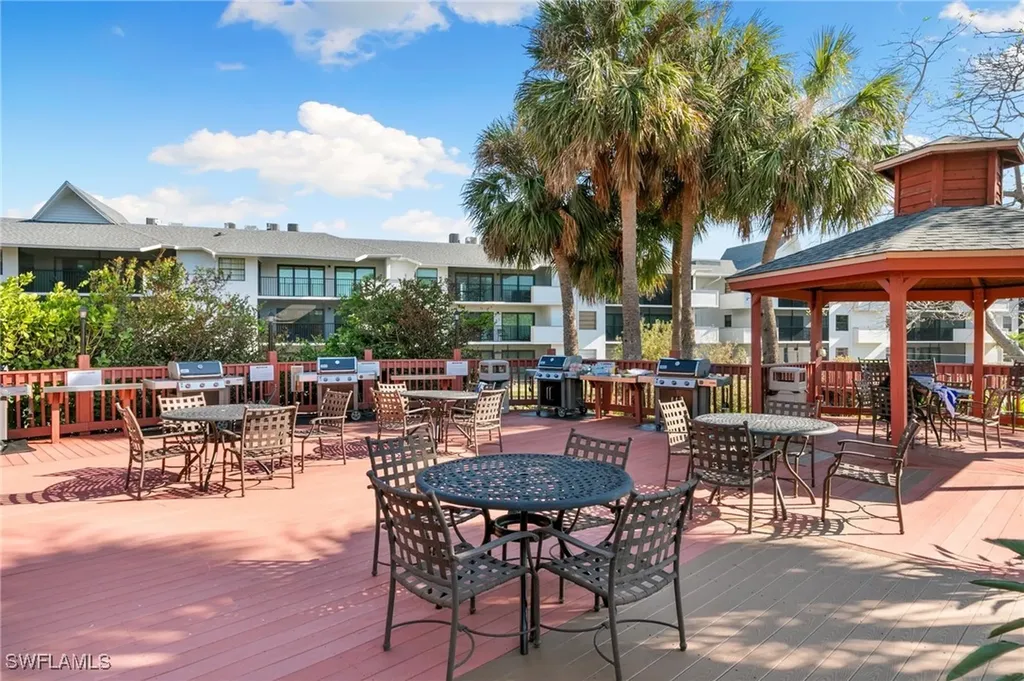 600 Neapolitan Way Naples FL 34103