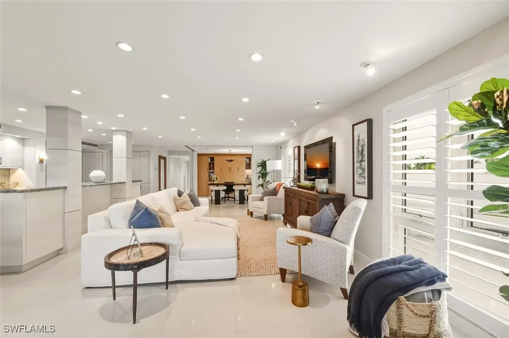 250 Park Shore Drive E Naples FL 34103