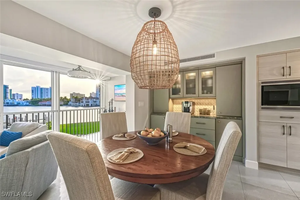 250 Park Shore Drive E Naples FL 34103