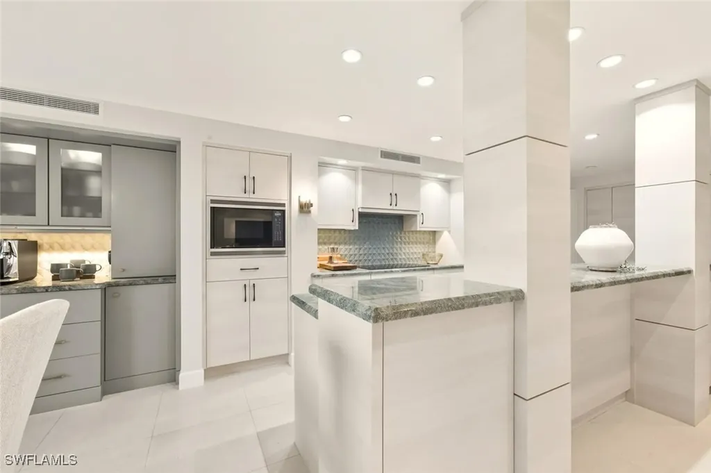 250 Park Shore Drive E Naples FL 34103