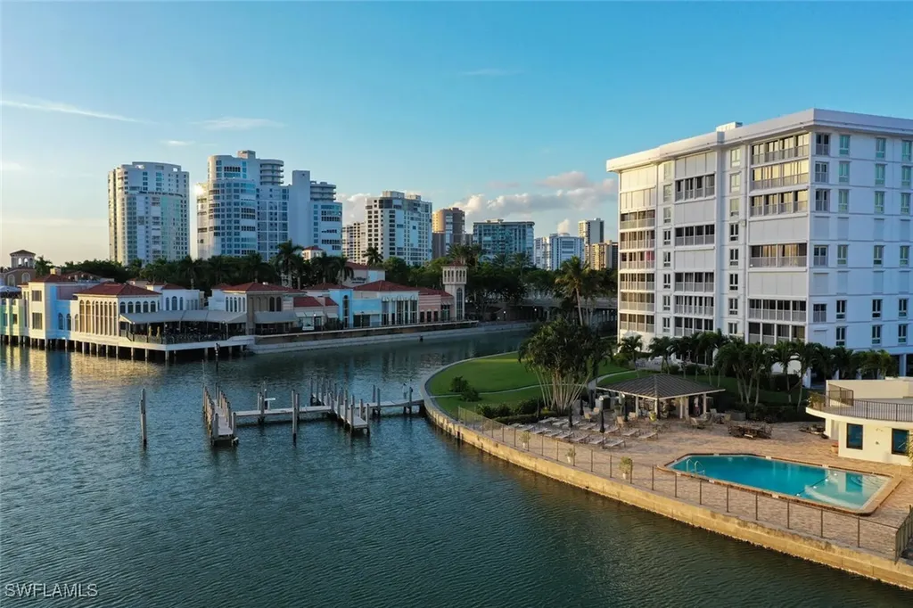 250 Park Shore Drive E Naples FL 34103