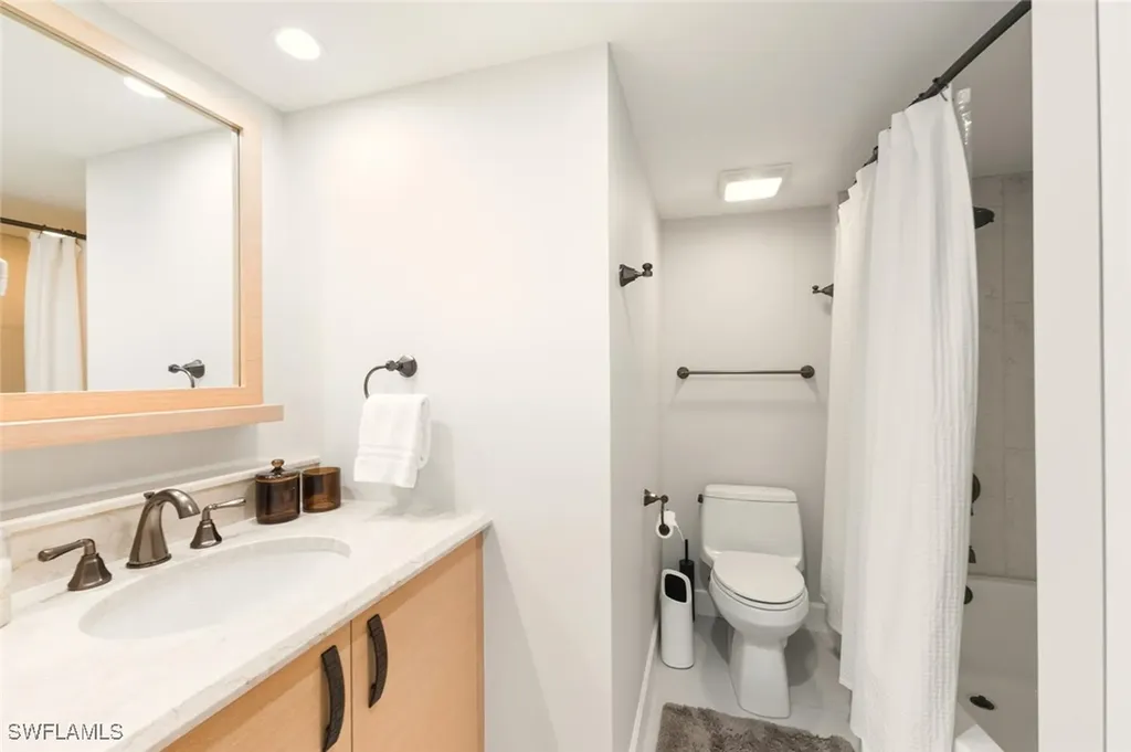 250 Park Shore Drive E Naples FL 34103