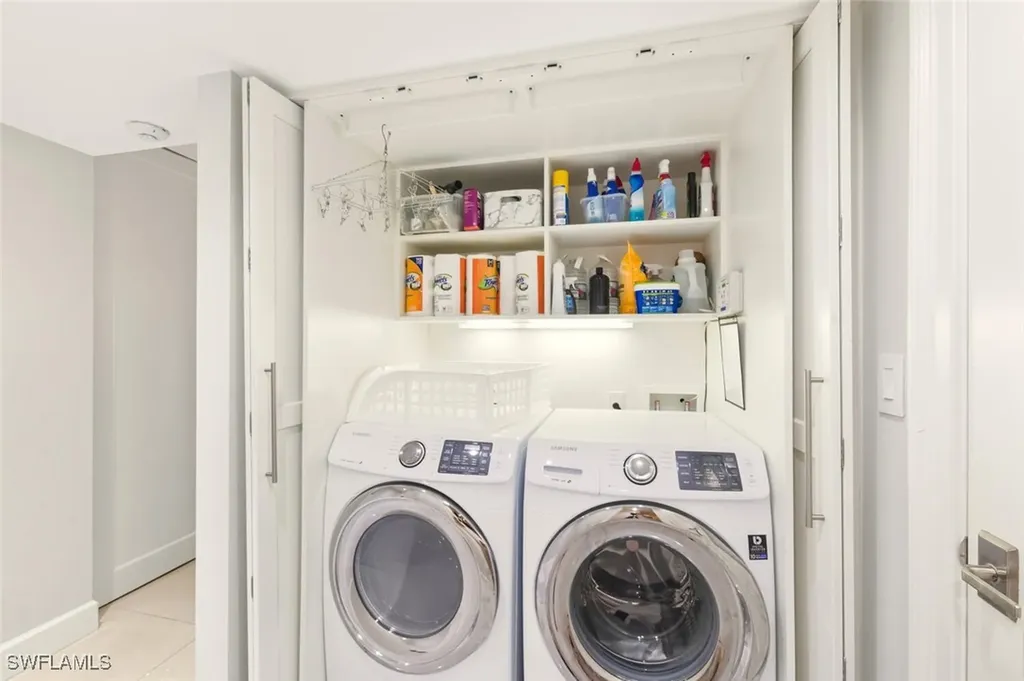 250 Park Shore Drive E Naples FL 34103