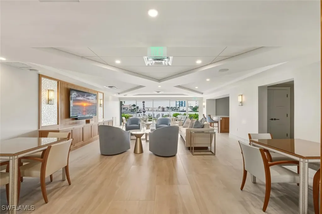 250 Park Shore Drive E Naples FL 34103