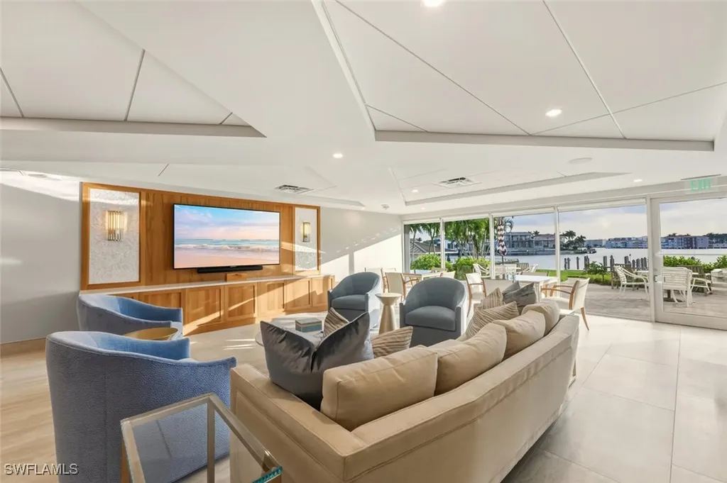 250 Park Shore Drive E Naples FL 34103