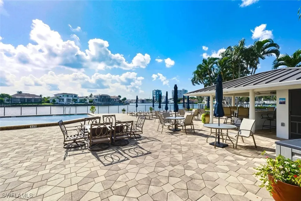 250 Park Shore Drive E Naples FL 34103