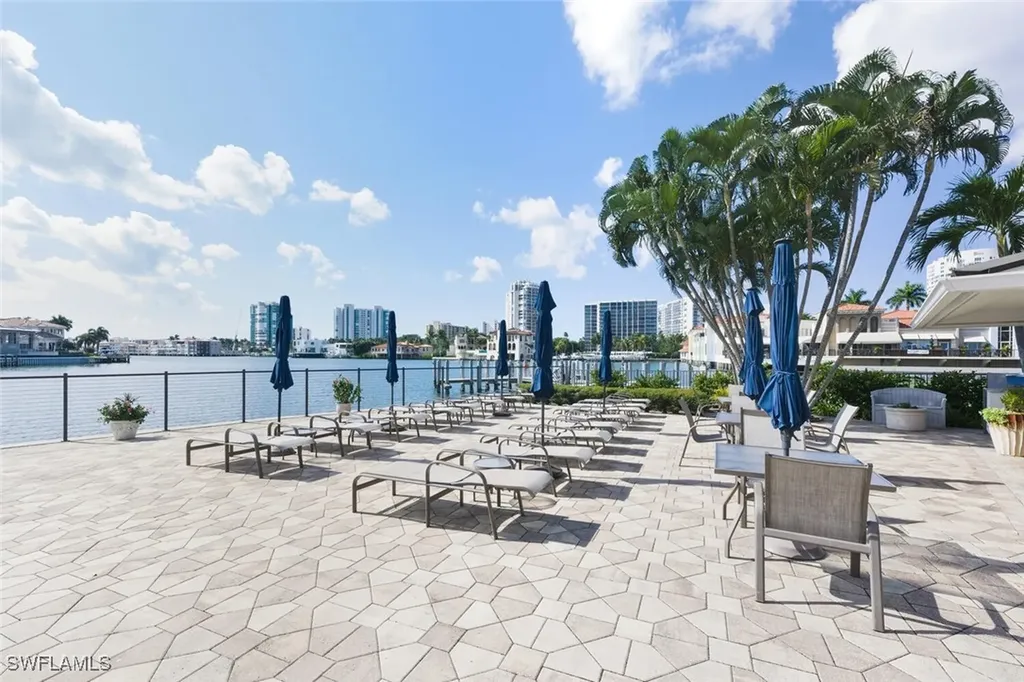 250 Park Shore Drive E Naples FL 34103