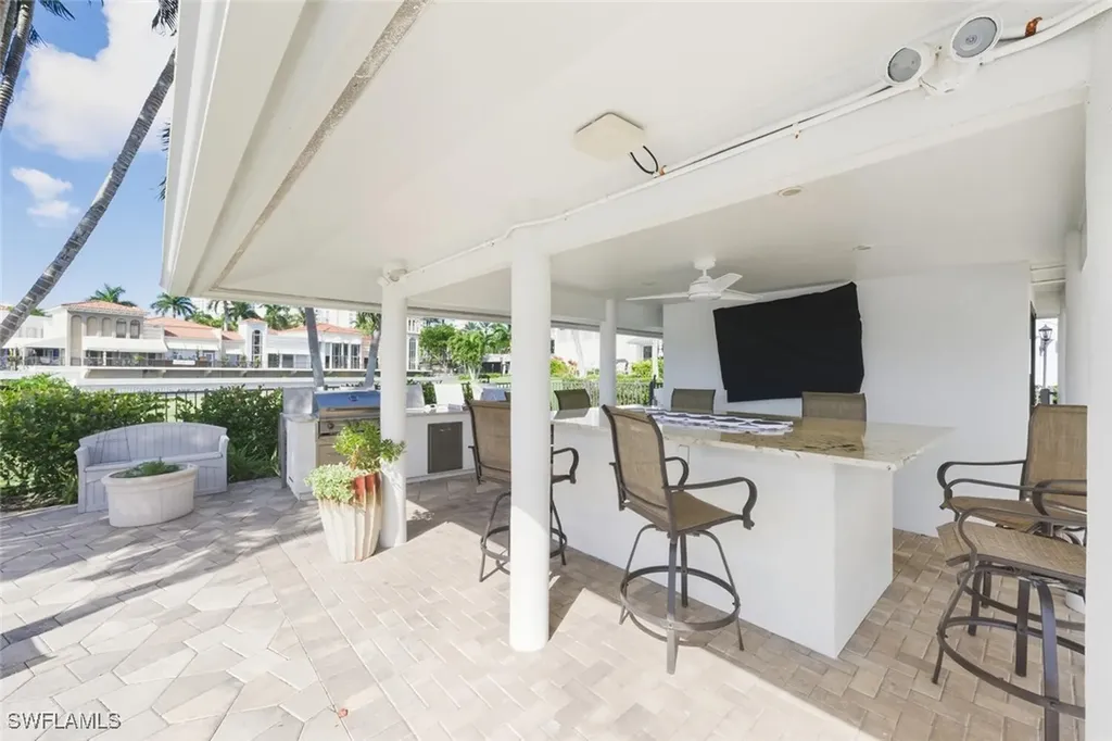 250 Park Shore Drive E Naples FL 34103