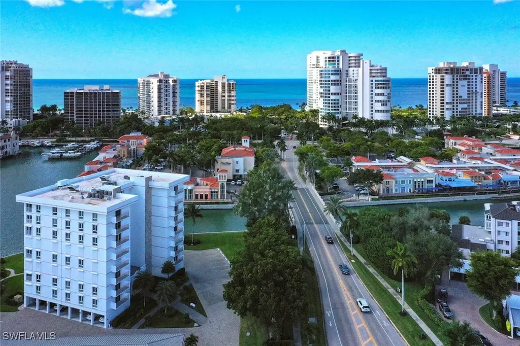 250 Park Shore Drive E Naples FL 34103