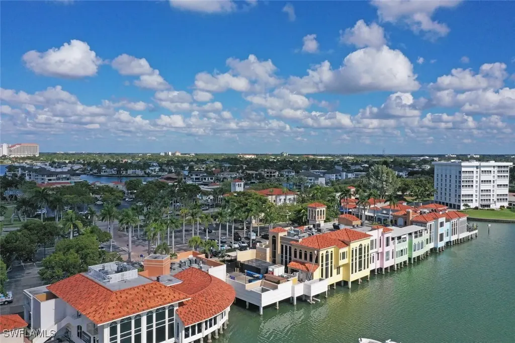 250 Park Shore Drive E Naples FL 34103