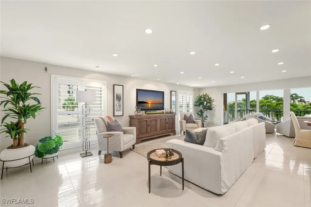 250 Park Shore Drive E Naples FL 34103