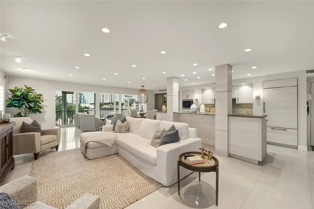 250 Park Shore Drive E Naples FL 34103