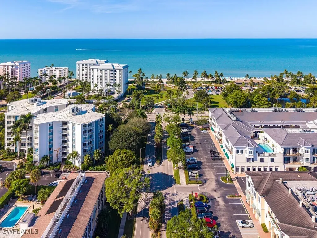 218 Banyan Boulevard Naples FL 34102