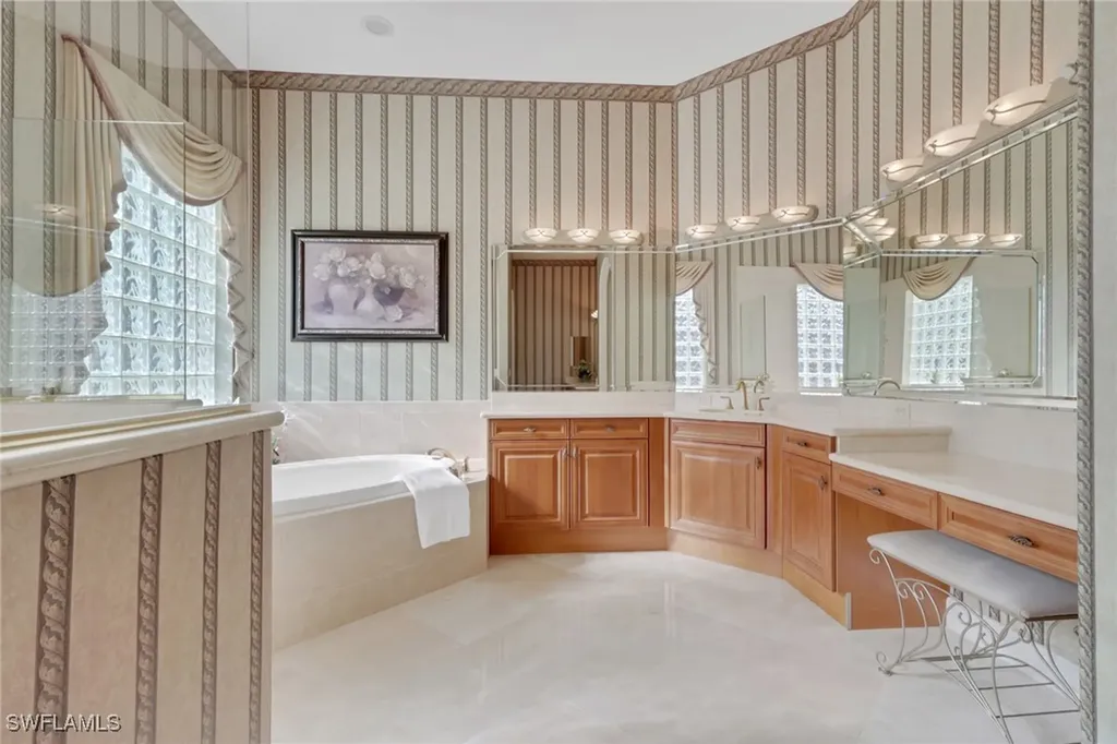 904 Glen Lake Circle Naples FL 34119