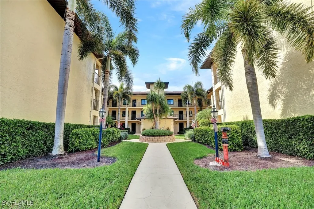 Naples FL, 228 Fox Glen Drive, Unit 3203
