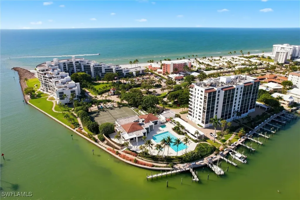 Naples FL, 2316 Gulf Shore Boulevard N, Unit 411
