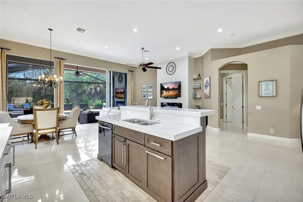 1282 Via Portofino Naples FL 34108