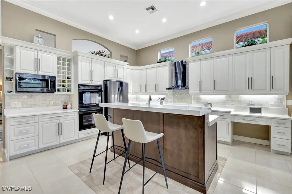 1282 Via Portofino Naples FL 34108