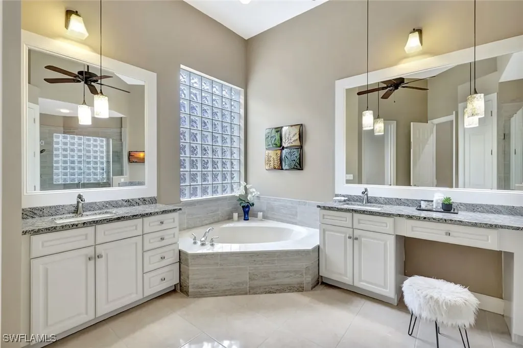 1282 Via Portofino Naples FL 34108