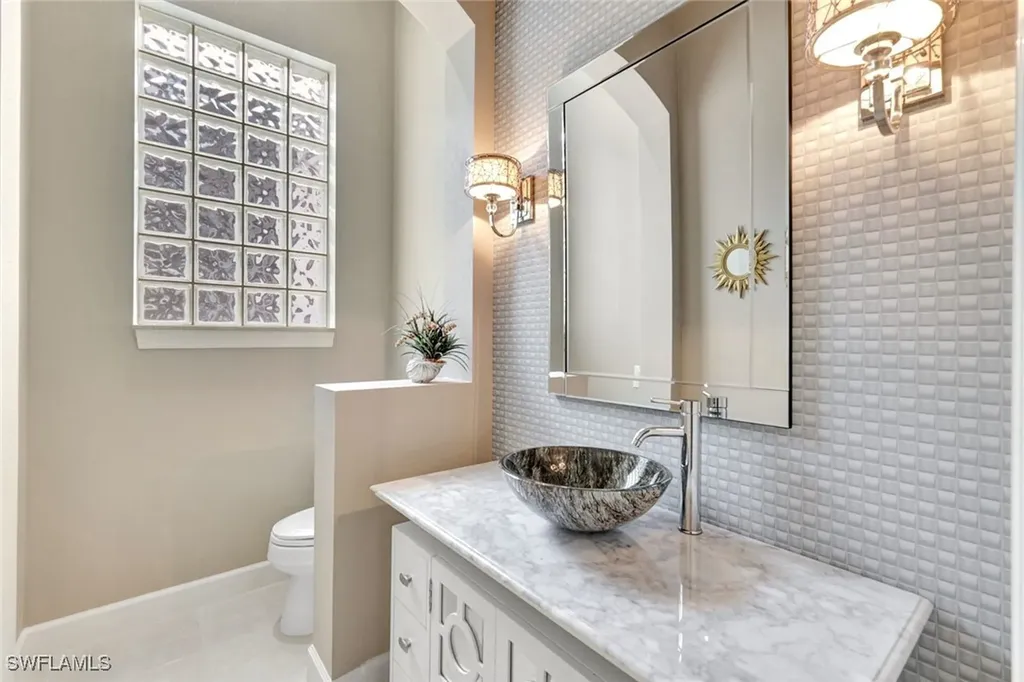 1282 Via Portofino Naples FL 34108