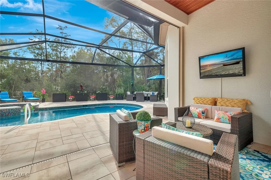 1282 Via Portofino Naples FL 34108