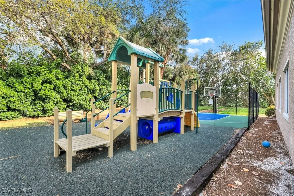 1282 Via Portofino Naples FL 34108