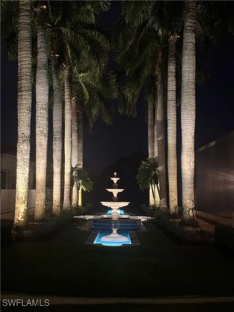 1282 Via Portofino Naples FL 34108