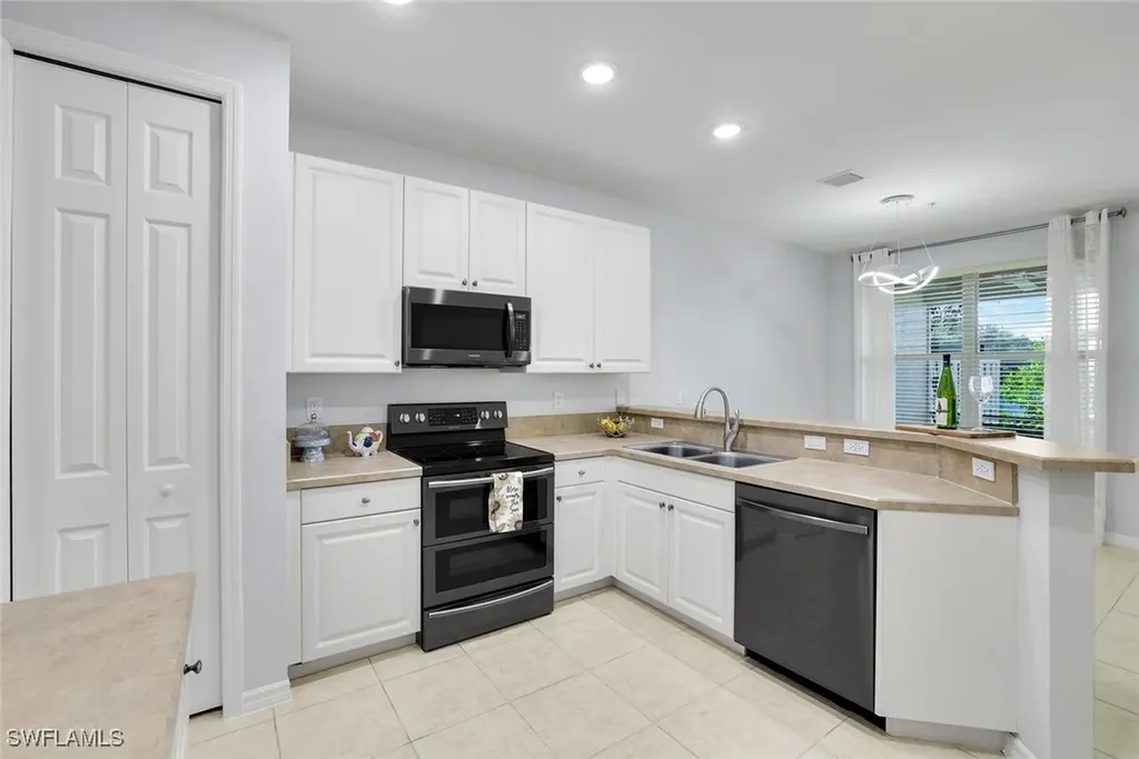 1370 Mariposa Circle Naples FL 34105