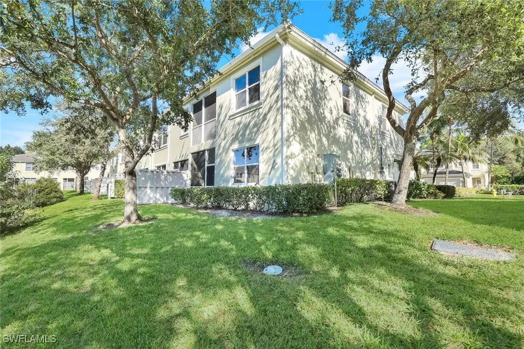 1370 Mariposa Circle Naples FL 34105