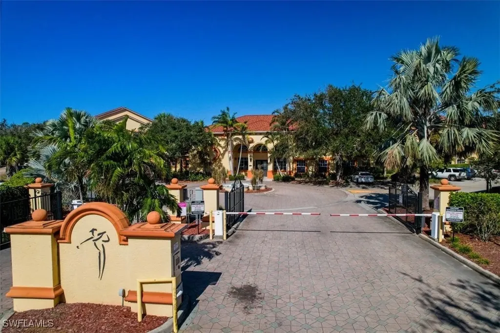 7925 Preserve Circle Naples FL 34119