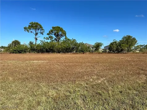 825 NE 32nd Terrace Cape Coral FL 33909