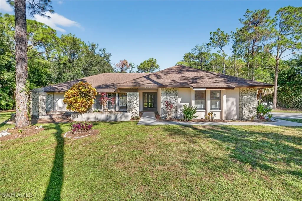 6811 Sandalwood Lane Naples FL 34109