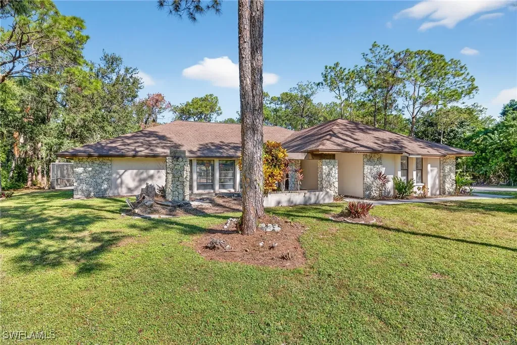 6811 Sandalwood Lane Naples FL 34109