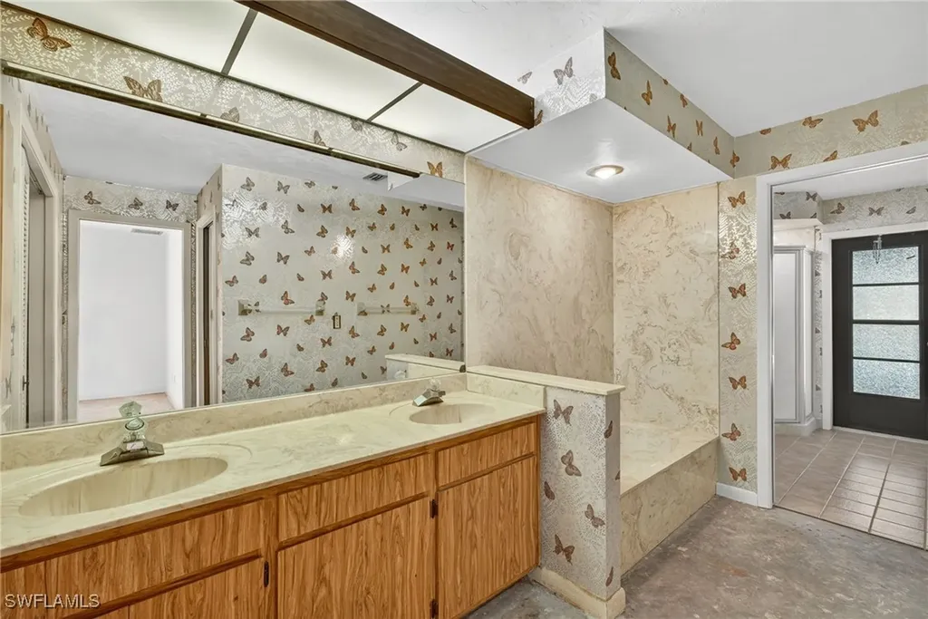 6811 Sandalwood Lane Naples FL 34109