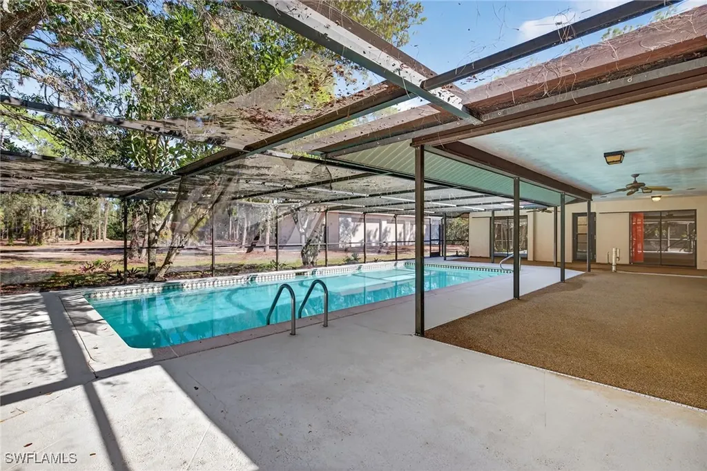 6811 Sandalwood Lane Naples FL 34109