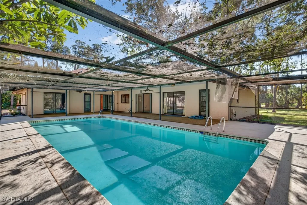 6811 Sandalwood Lane Naples FL 34109