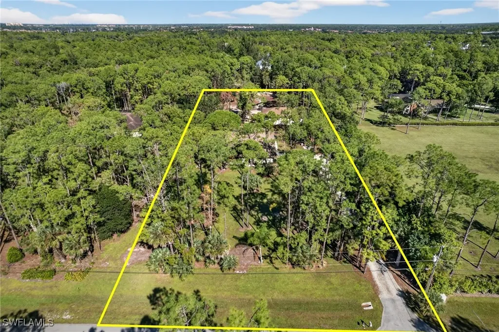 6811 Sandalwood Lane Naples FL 34109