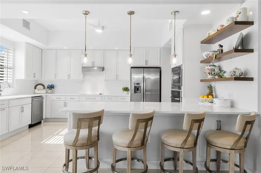 Naples FL, 583 Avellino Isle Circle, Unit 202