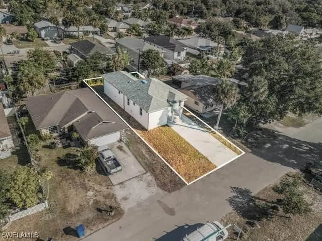11607 Pawley Avenue Bonita Springs FL 34135