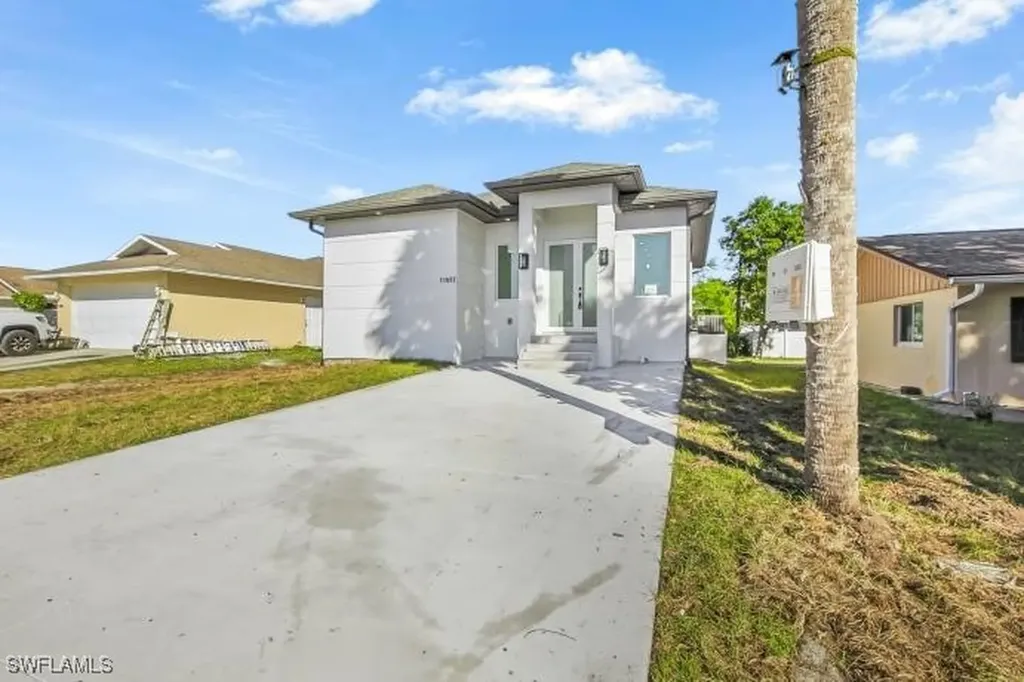 11607 Pawley Avenue Bonita Springs FL 34135