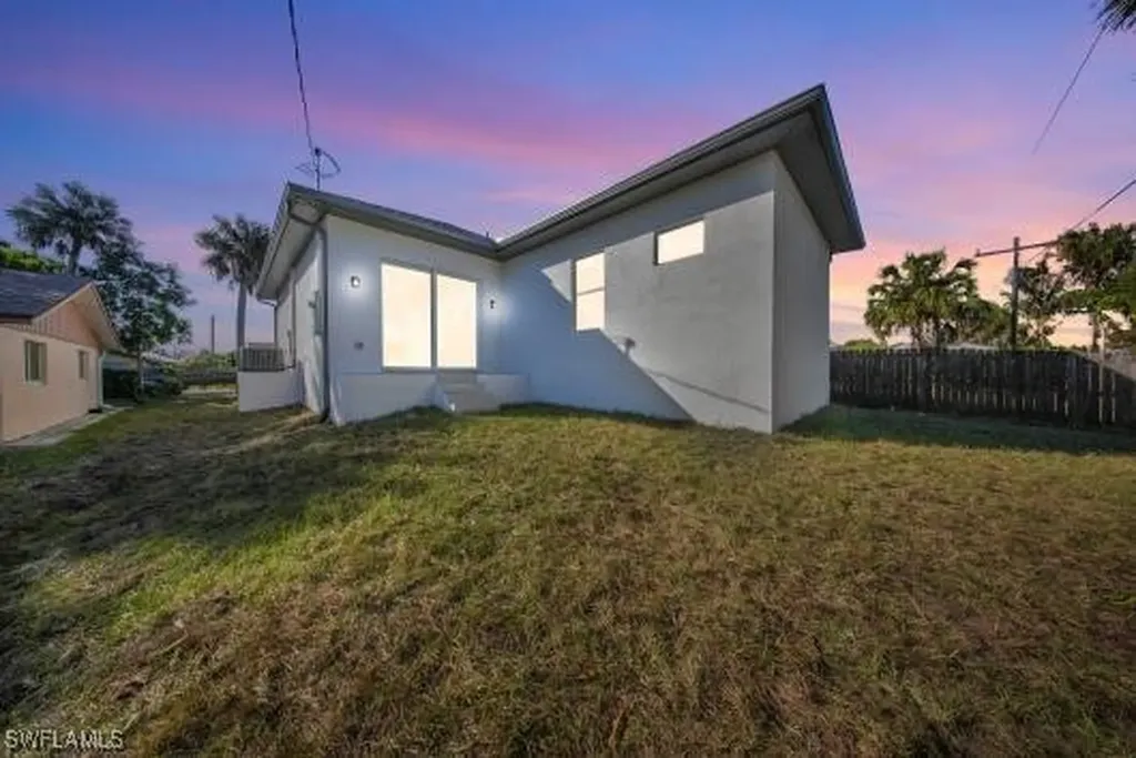 11607 Pawley Avenue Bonita Springs FL 34135