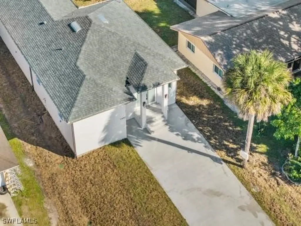 11607 Pawley Avenue Bonita Springs FL 34135