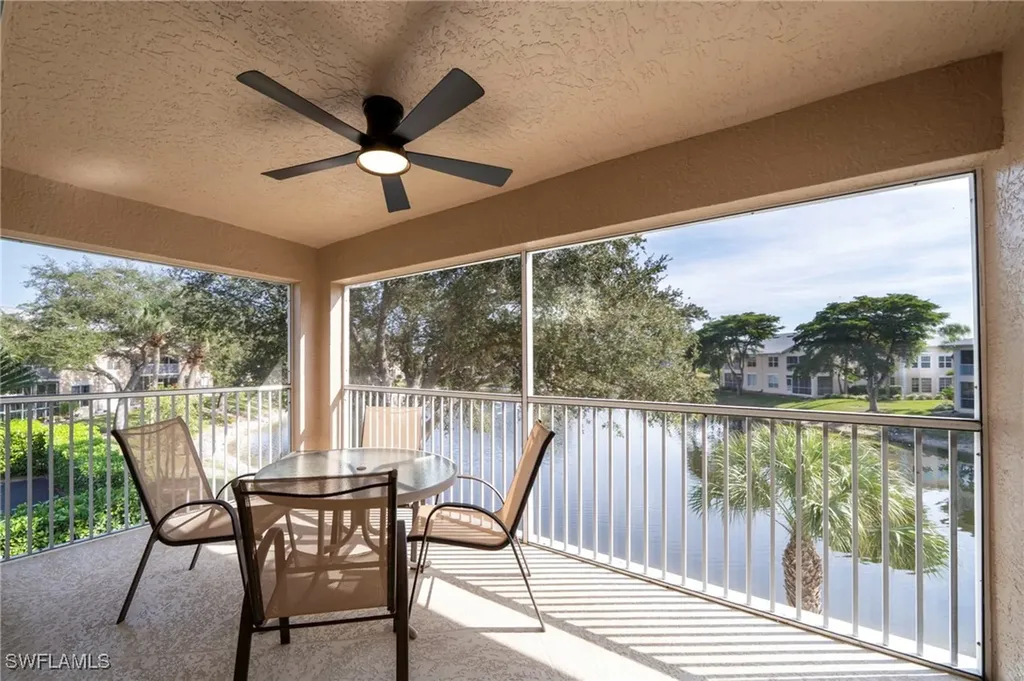 Naples FL, 440 Wiggins Lake Court, Unit 201