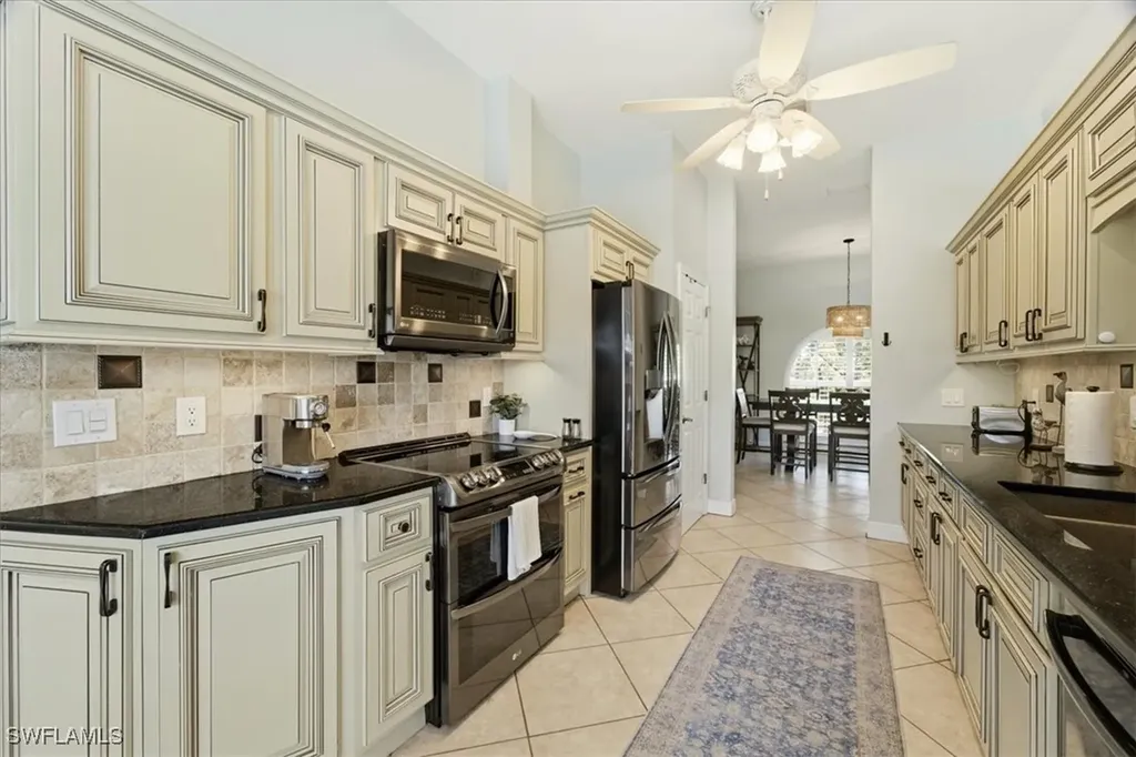 2206 Beach Parkway W Cape Coral FL 33914