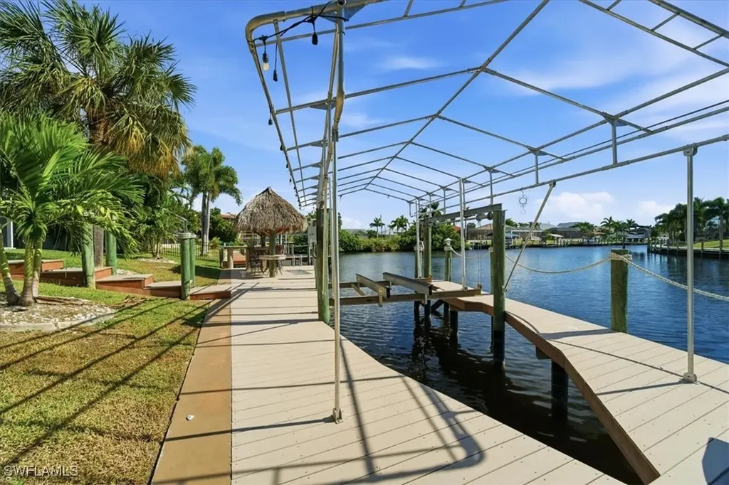 2206 Beach Parkway W Cape Coral FL 33914