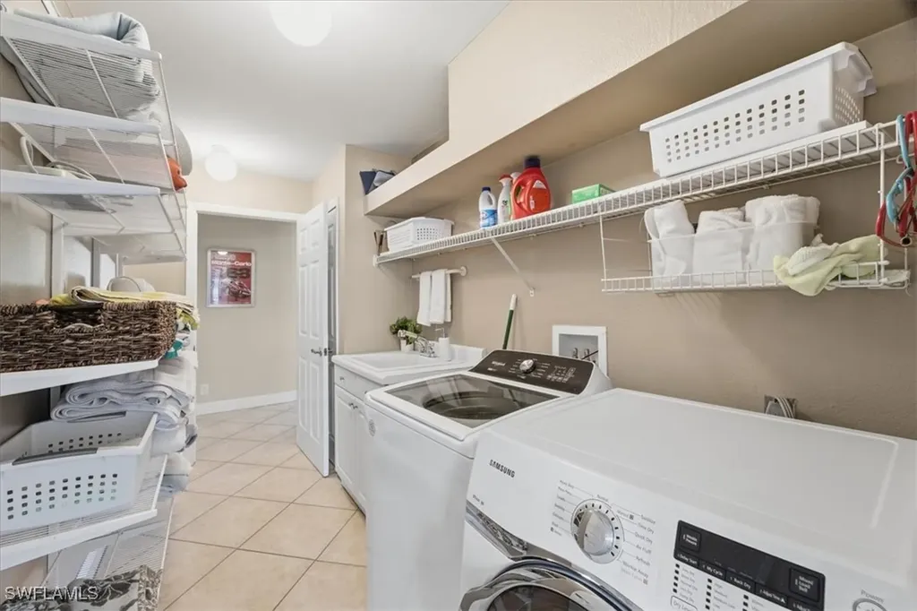 2206 Beach Parkway W Cape Coral FL 33914