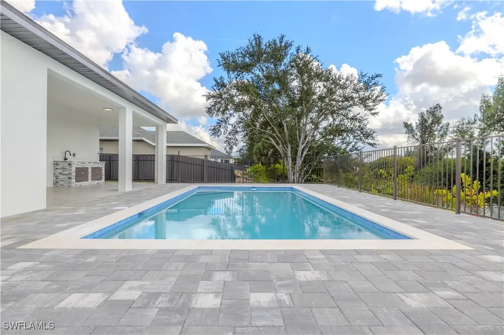 1820 SW 2nd Street Cape Coral FL 33991