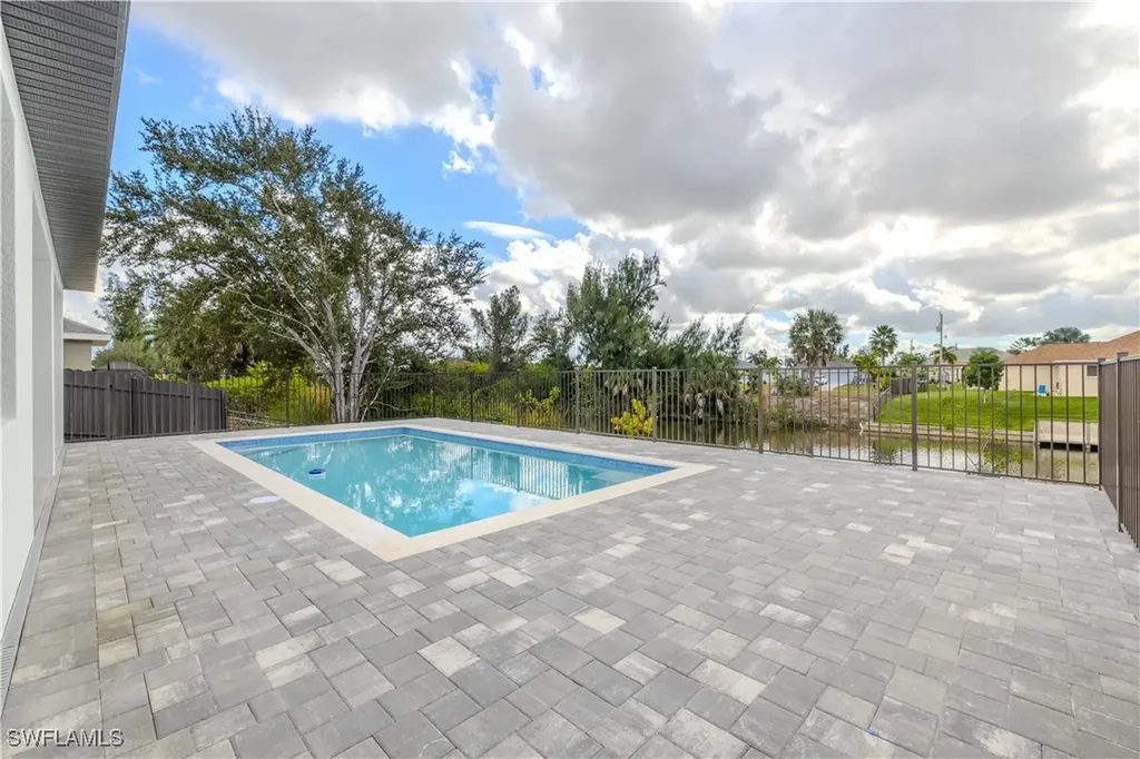 1820 SW 2nd Street Cape Coral FL 33991